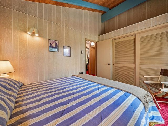 11104 &11106 Leschi Circle, Anderson Island, WA 98303