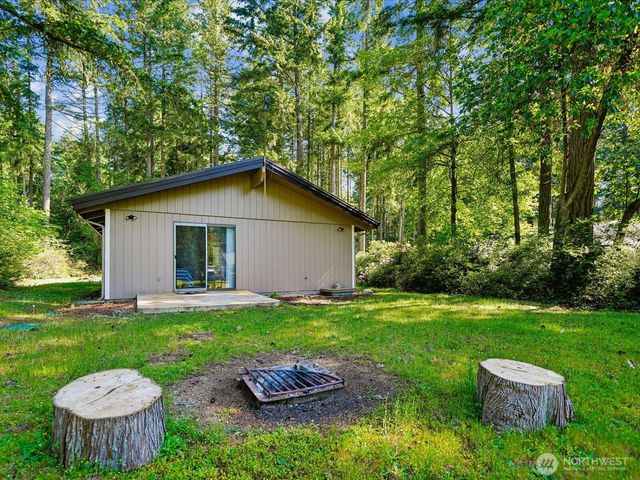 11104 &11106 Leschi Circle, Anderson Island, WA 98303