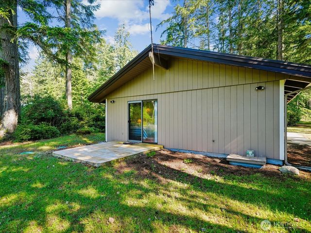 11104 &11106 Leschi Circle, Anderson Island, WA 98303