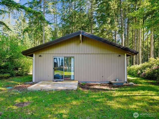 11104 &11106 Leschi Circle, Anderson Island, WA 98303