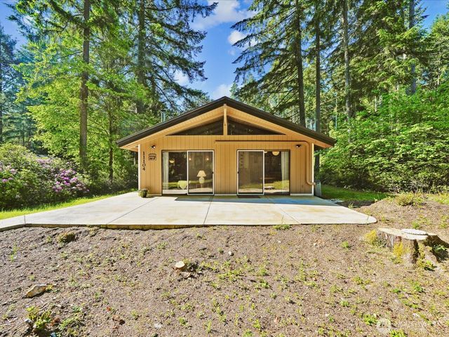 11104 &11106 Leschi Circle, Anderson Island, WA 98303