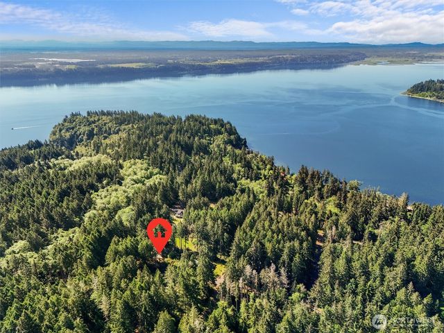 11104 &11106 Leschi Circle, Anderson Island, WA 98303