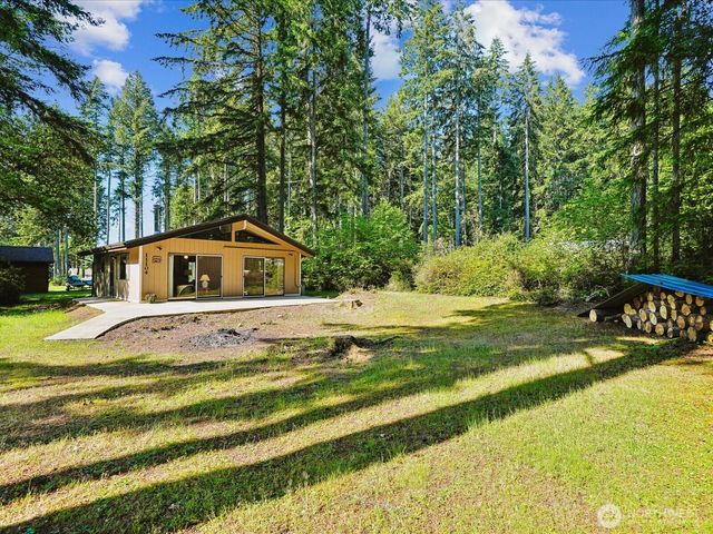 11104 &11106 Leschi Circle, Anderson Island, WA 98303