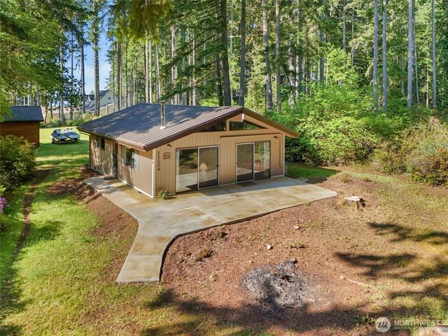 11104 &11106 Leschi Circle, Anderson Island, WA 98303