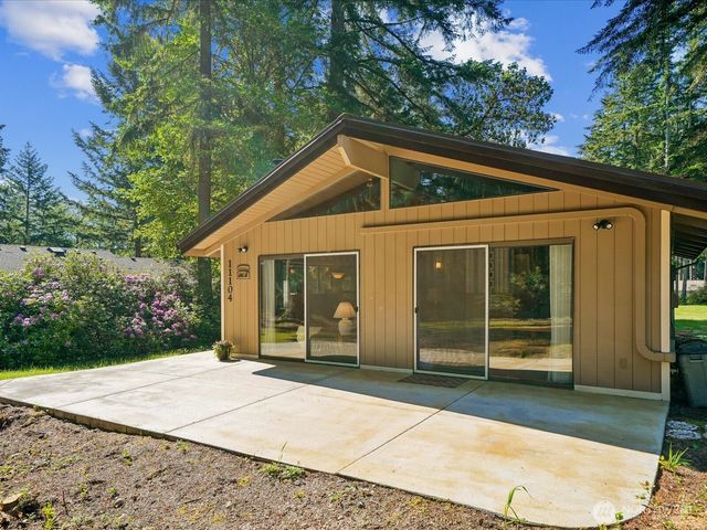 11104 &11106 Leschi Circle, Anderson Island, WA 98303