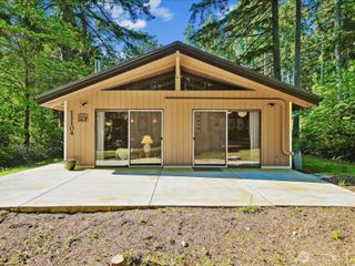 11104 &11106 Leschi Circle, Anderson Island, WA 98303