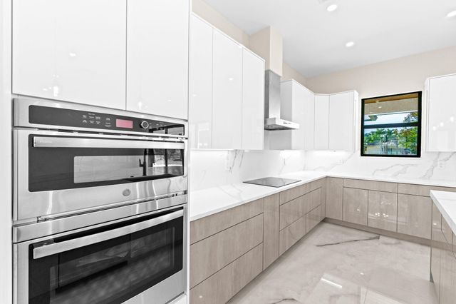 16818 78th Road N, The Acreage, FL 33470