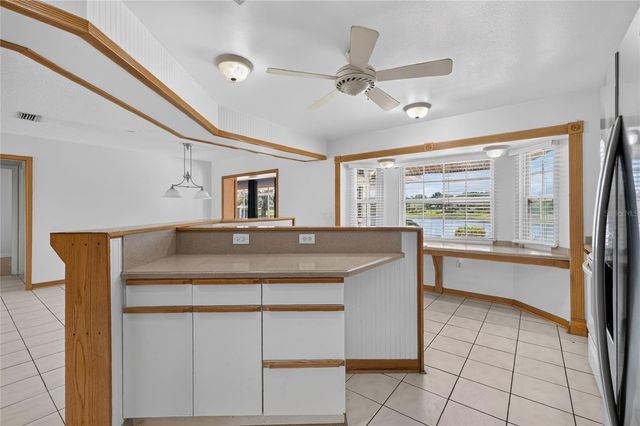 302 E MIRROR LAKE DRIVE, Fruitland Park, FL 34731