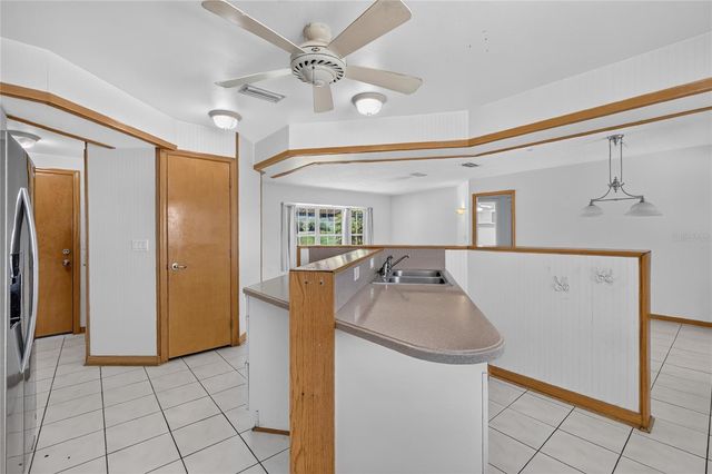 302 E MIRROR LAKE DRIVE, Fruitland Park, FL 34731