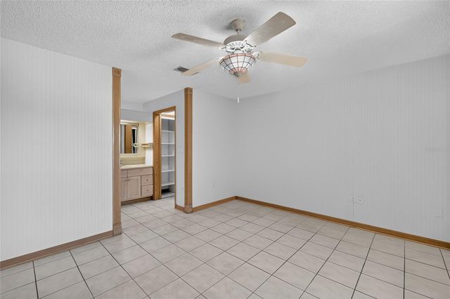 302 E MIRROR LAKE DRIVE, Fruitland Park, FL 34731