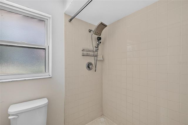 302 E MIRROR LAKE DRIVE, Fruitland Park, FL 34731