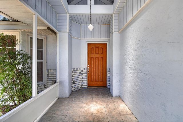 302 E MIRROR LAKE DRIVE, Fruitland Park, FL 34731