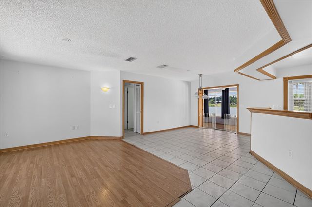 302 E MIRROR LAKE DRIVE, Fruitland Park, FL 34731