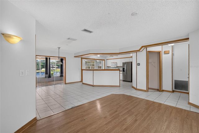 302 E MIRROR LAKE DRIVE, Fruitland Park, FL 34731
