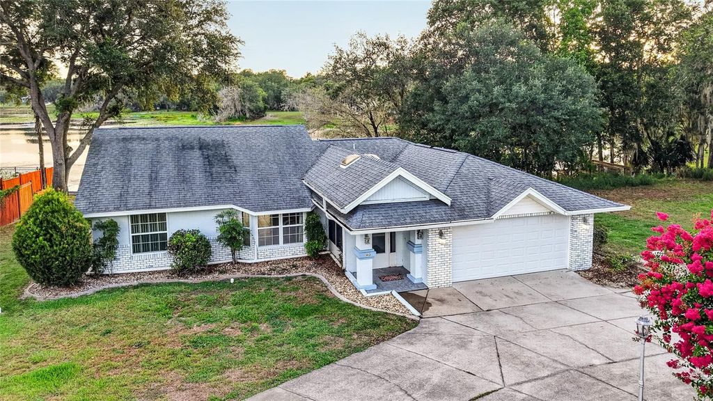 302 E MIRROR LAKE DRIVE, Fruitland Park, FL 34731