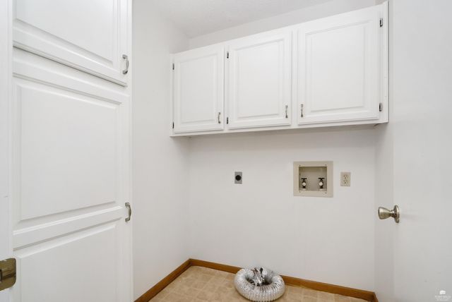 1604 Woodcrest Drive, Manhattan, KS 66502