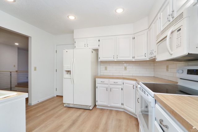 1604 Woodcrest Drive, Manhattan, KS 66502
