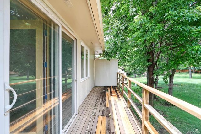 1604 Woodcrest Drive, Manhattan, KS 66502