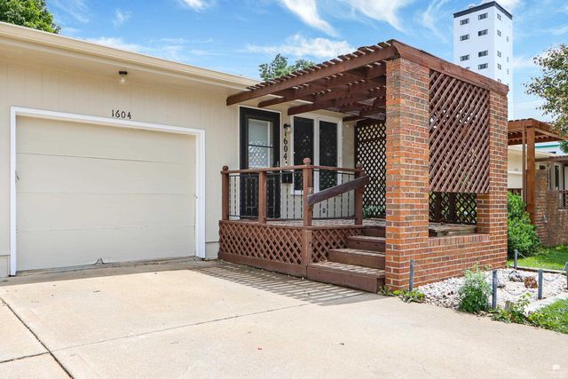 1604 Woodcrest Drive, Manhattan, KS 66502