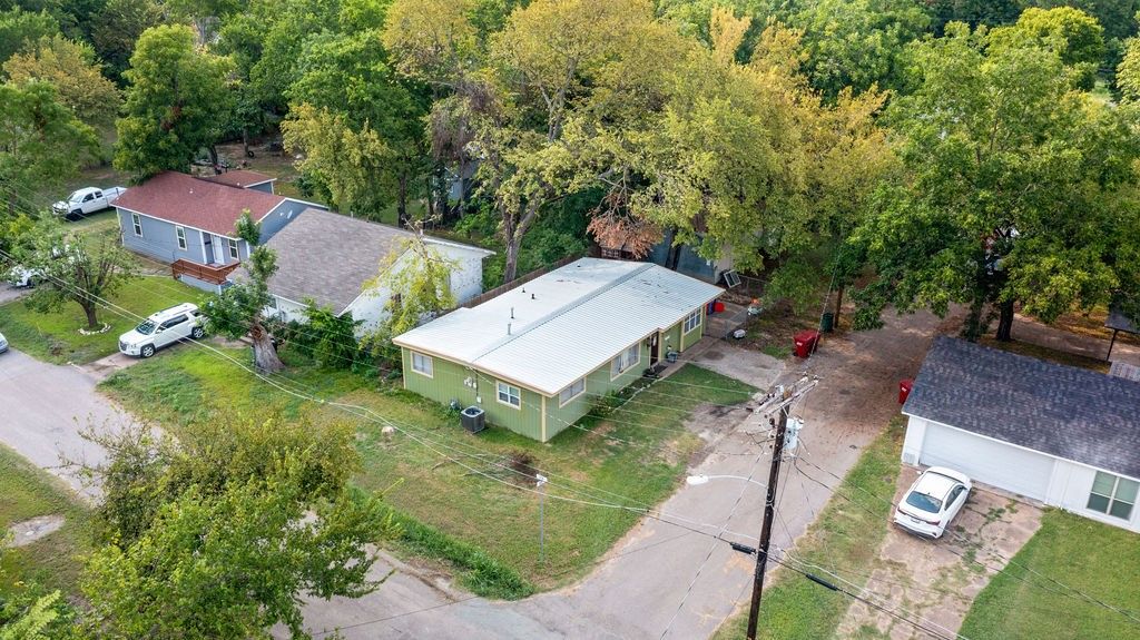 801 Oak Street, Bonham, TX 75418