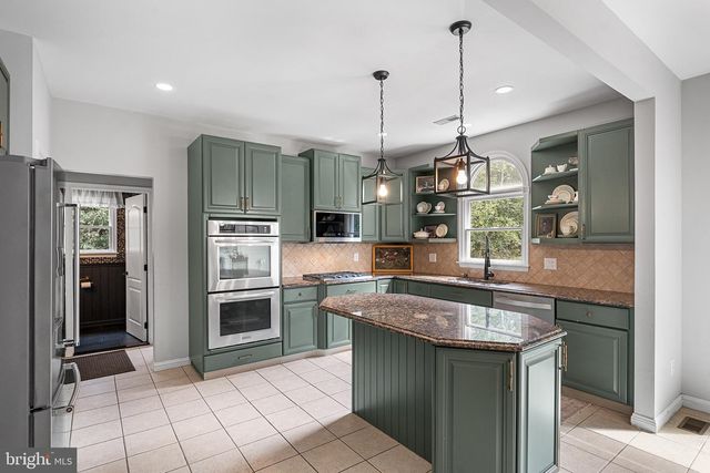 21 ABINGDON AVE, Medford, NJ 08055