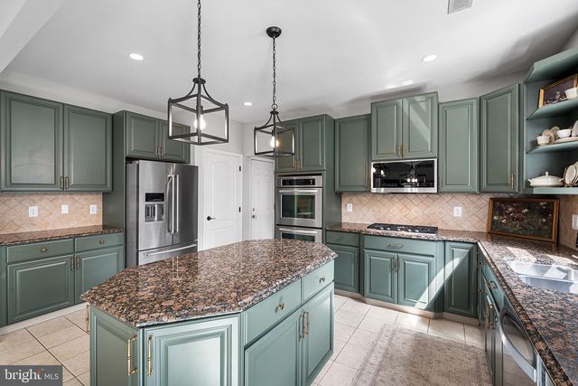 21 ABINGDON AVE, Medford, NJ 08055
