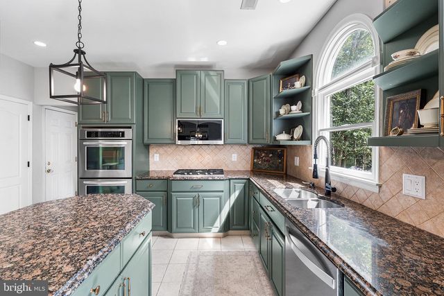 21 ABINGDON AVE, Medford, NJ 08055