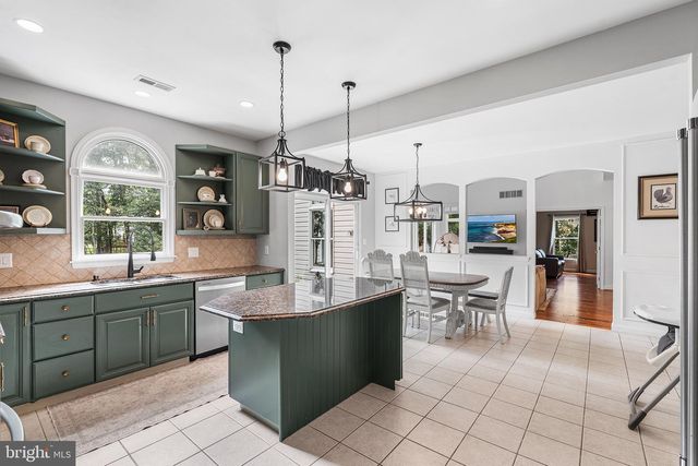 21 ABINGDON AVE, Medford, NJ 08055
