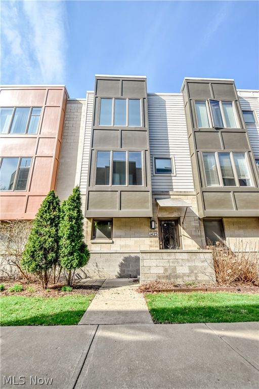1425 Lindazzo Avenue, Cleveland, OH 44114