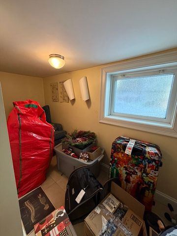 27 Essex St 1, Cambridge, MA 02139