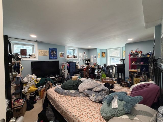 27 Essex St 1, Cambridge, MA 02139