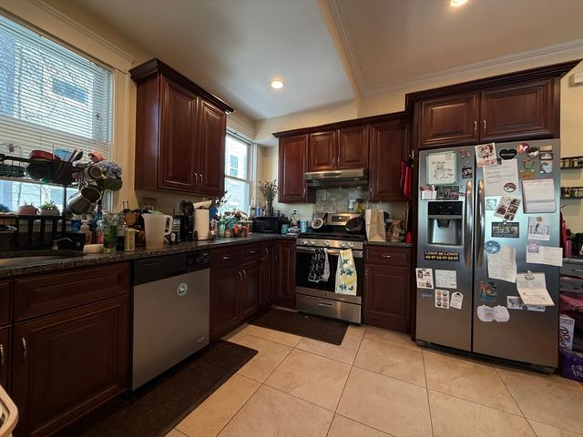 27 Essex St 1, Cambridge, MA 02139