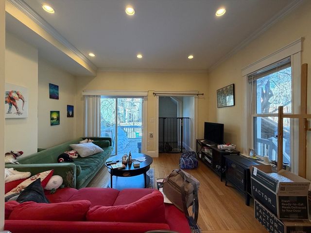 27 Essex St 1, Cambridge, MA 02139