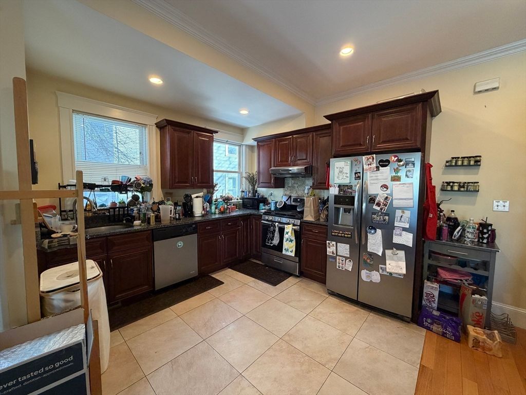 27 Essex St 1, Cambridge, MA 02139