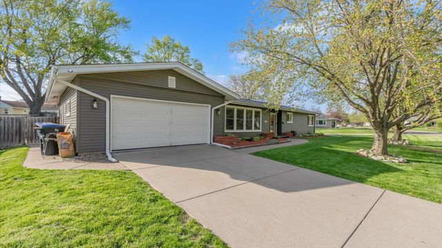 2900 27th Street, Rock Island, IL 61201