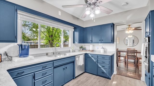 2900 27th Street, Rock Island, IL 61201