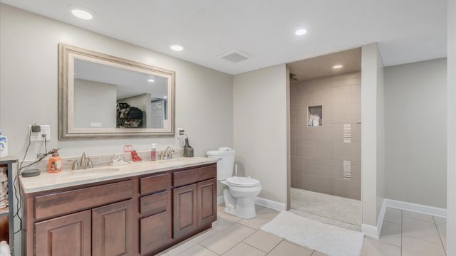 2900 27th Street, Rock Island, IL 61201