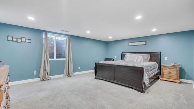 2900 27th Street, Rock Island, IL 61201