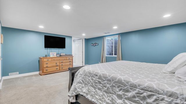2900 27th Street, Rock Island, IL 61201