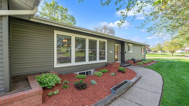 2900 27th Street, Rock Island, IL 61201