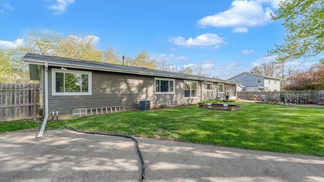 2900 27th Street, Rock Island, IL 61201