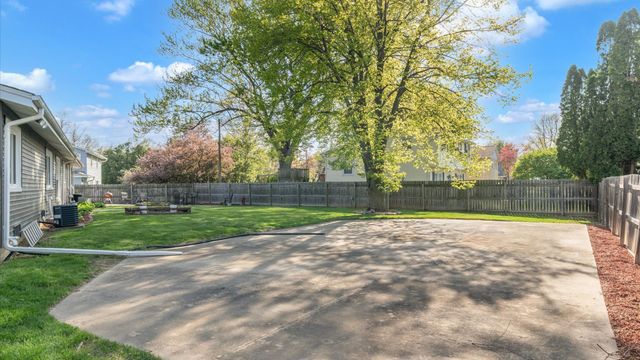 2900 27th Street, Rock Island, IL 61201
