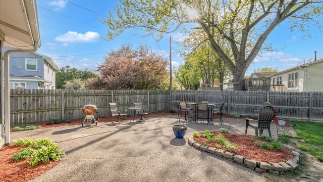 2900 27th Street, Rock Island, IL 61201
