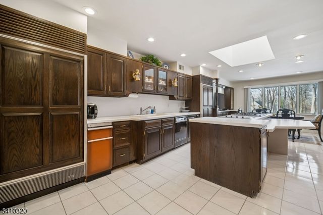 137 High Oaks Dr, Warren Twp., NJ 07059