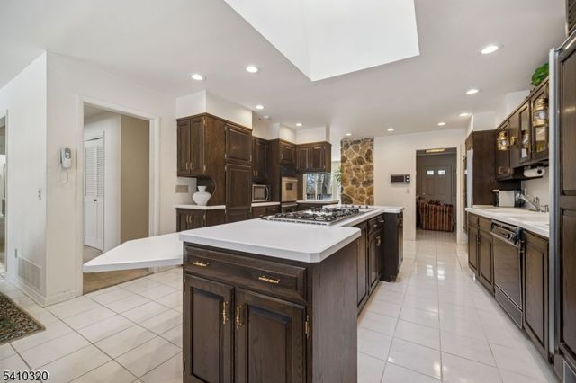 137 High Oaks Dr, Warren Twp., NJ 07059