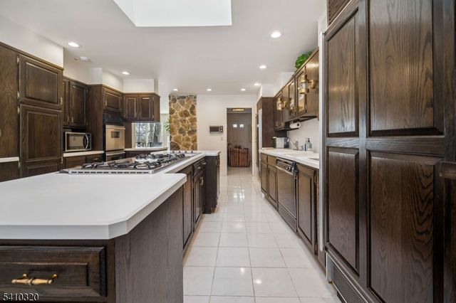 137 High Oaks Dr, Warren Twp., NJ 07059