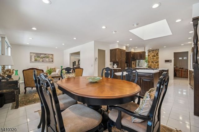 137 High Oaks Dr, Warren Twp., NJ 07059