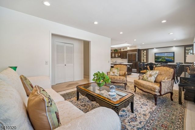 137 High Oaks Dr, Warren Twp., NJ 07059