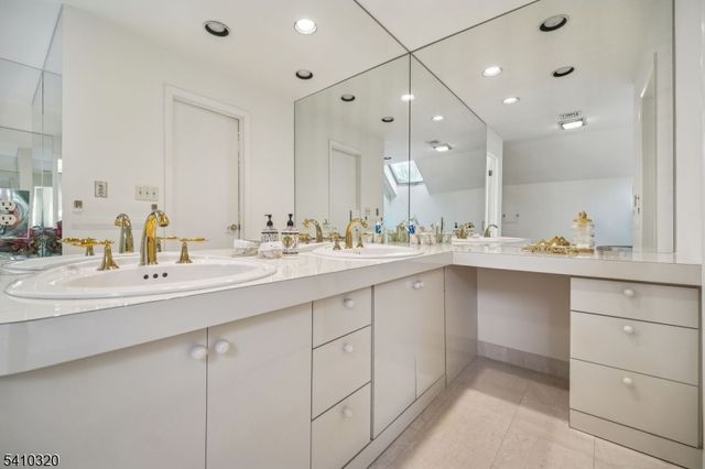 137 High Oaks Dr, Warren Twp., NJ 07059