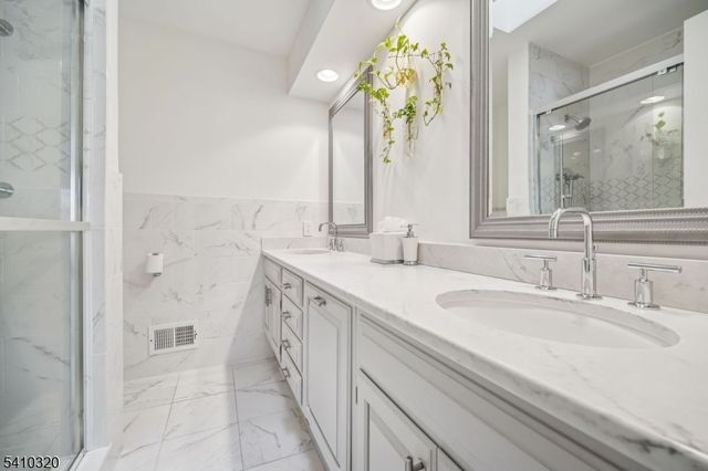 137 High Oaks Dr, Warren Twp., NJ 07059